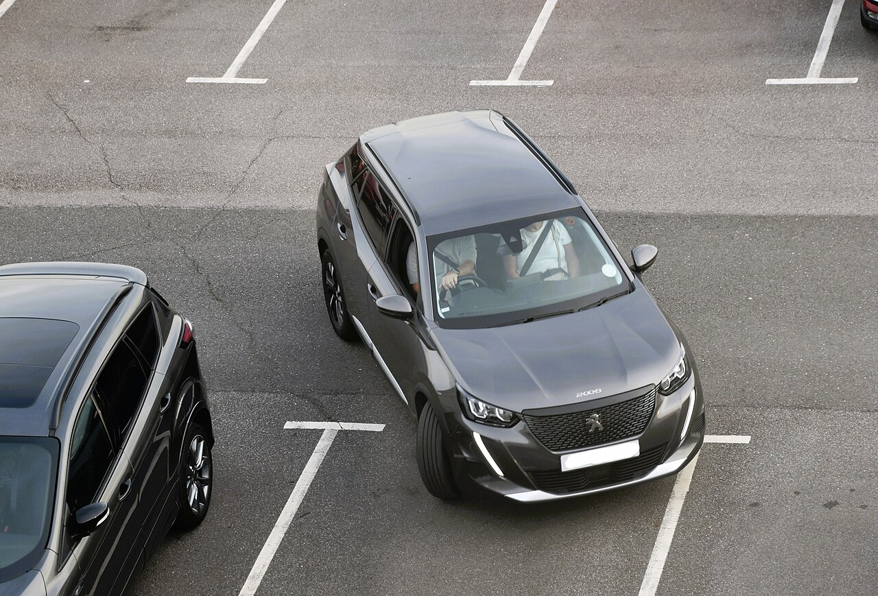 Peugeot 2008 — location voiture Agde, coffre à clés disponible 24h/24
